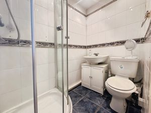 En Suite- click for photo gallery